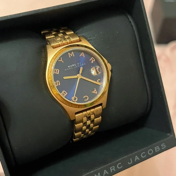Marc Jacobs Watch - Picture 2 of 4